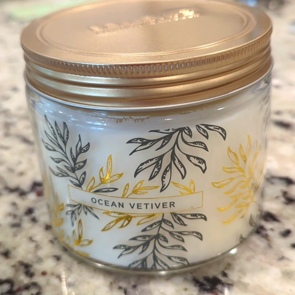 Bellevue Luxury Candle in Ocean Vetiver